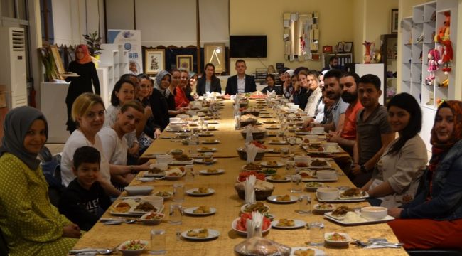 Ürkmezer, SAKEM personeli ile iftar yaptı