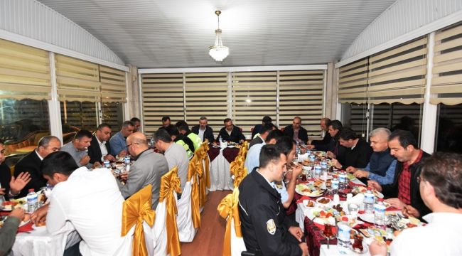 Vali Çeber, polislerle sahurda bir araya geldi