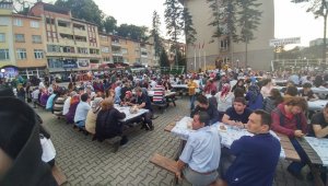 Yenice merkez gençliğinden sokak iftarı