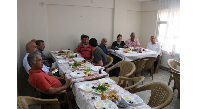 Faaliyete yeni başlayan engelliler derneği üyeleriyle bir araya geldi