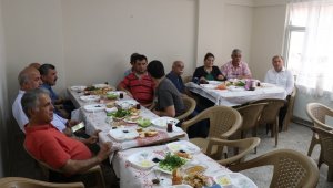 Faaliyete yeni başlayan engelliler derneği üyeleriyle bir araya geldi