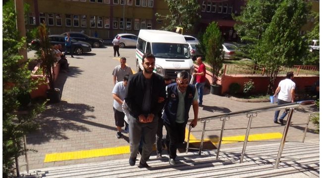 FETÖ operasyonunda 3 zanlı adliyeye sevk edildi