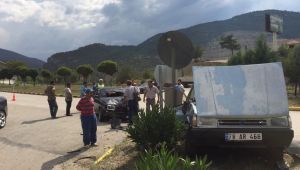 Karabük'te iki otomobil çarpıştı: 2 yaralı