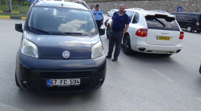 Karabük'te iki otomobil çarpıştı: 8 yaralı