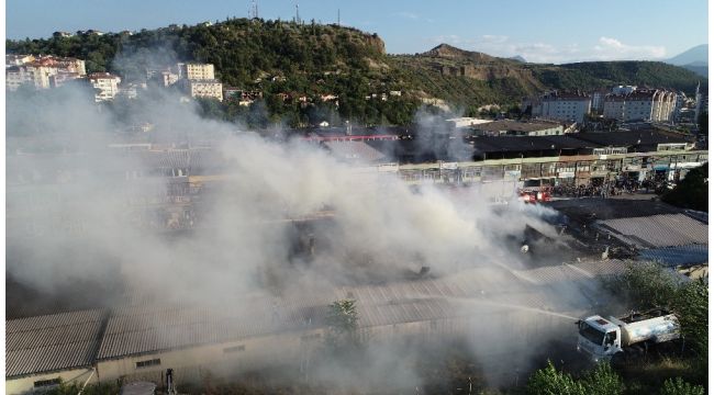 Mobilya atölyesinde çıkan yangın havadan karadan yapılan müdahalelerle söndürüldü