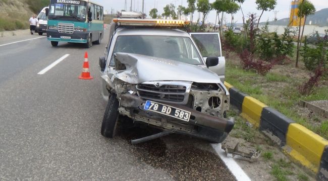 Otomobil ve pikap çarpıştı: 4 yaralı