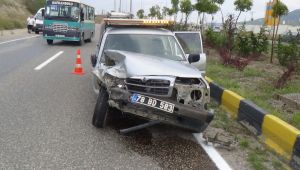 Otomobil ve pikap çarpıştı: 4 yaralı