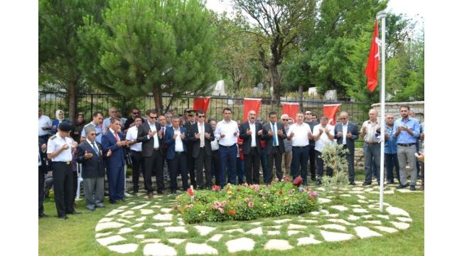 Şehitllikten dualar yükseldi