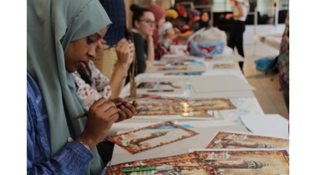 Uluslararası öğrencilere el sanatları eğitimi