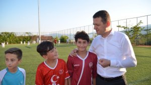 Ürkmezer, yaz spor okulunu ziyaret etti