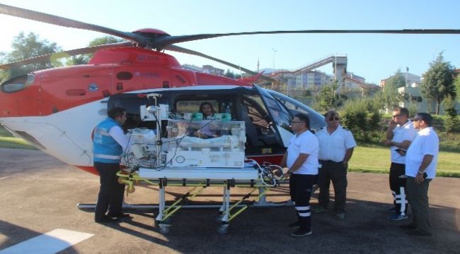 Yeni doğan ikizlerden biri hava ambulansı ile İstanbul'a sevk edildi