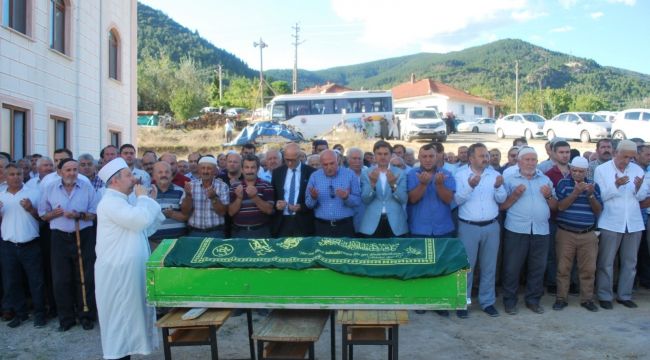 Eski Vali İpek'in annesi toprağa verildi
