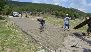 Kapullu mahallesi mezarlığında beton yol çalışması