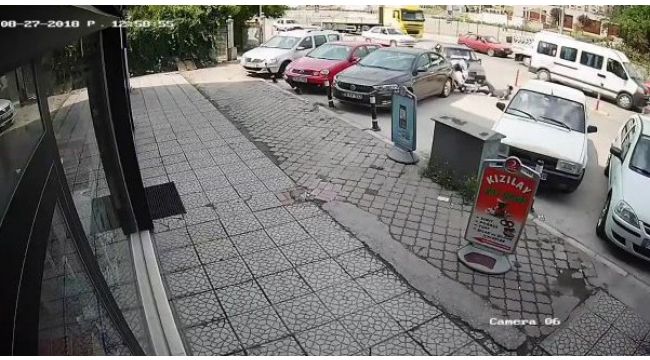 Motosiklet kazası güvenlik kamerasında