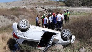 Otomobil takla attı: 1'i çocuk 3 yaralı