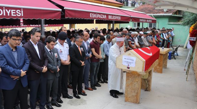 Yıldırım düşmesi sonucu hayatını kaybeden genç savcı son yolcuğuna uğurlandı