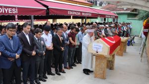 Yıldırım düşmesi sonucu hayatını kaybeden genç savcı son yolcuğuna uğurlandı