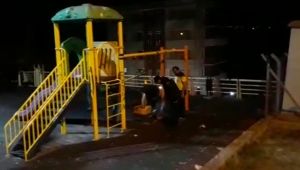 Çocuk parkındaki şüpheli çanta korkuttu