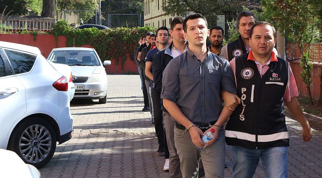 FETÖ operasyonunda gözaltına alınan askerler adliyeye sevk edildi