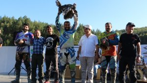 Motokros yarışları ilginç ödülleriyle ön plana çıktı