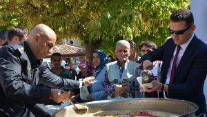 Tarihi Çarşıda aşure ikramı
