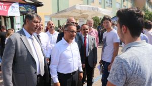 Vali Çeber ve Rektör Polat kayıt yapan öğrencilerle bir araya geldi
