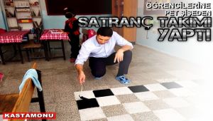 Duyarlı öğretmen, öğrencileri için pet şişeleri keserek satranç takımı yaptı