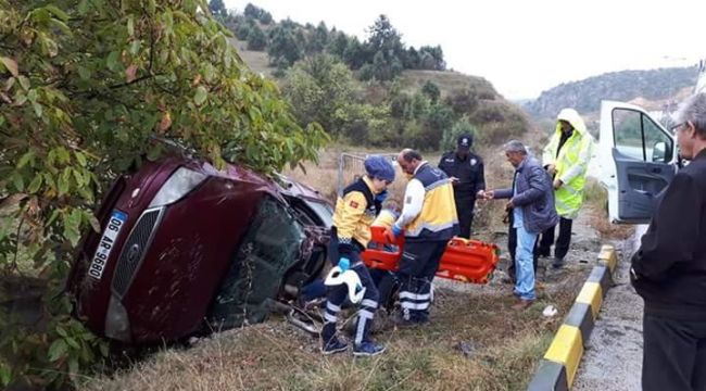 Otomobil kayganlaşan yolda takla attı: 2 yaralı