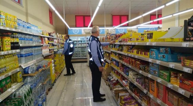 Zabıta ekiplerinden etiket kontrolü