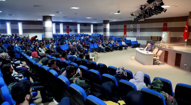 İş adamı Dizdar tecrübelerini öğrencilerle paylaştı