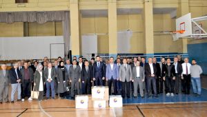 Karabük TSO'dan ihtiyaç sahibi öğrencilere ayakkabı ve kaban yardımı