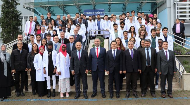 KBÜ Tıp Fakültesi öğrencileri beyaz önlüklerini giydi
