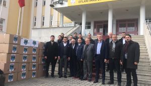 İstanbul Eflanililer Derneği'nden 80 öğrenciye giyim yardımı