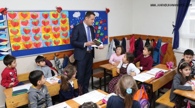 Ürkmezer'den miniklere kitap seti