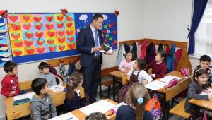 Ürkmezer'den miniklere kitap seti