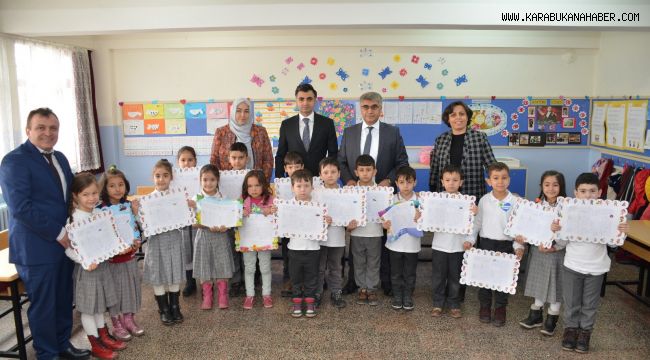 Karabük'te öğrenciler karne sevinci yaşadı