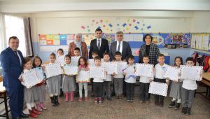 Karabük'te öğrenciler karne sevinci yaşadı