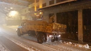 Karabük'te araçlar yolda mahsur kaldı