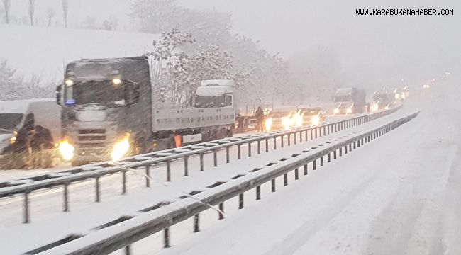 Karadeniz'i İstanbul'a bağlayan yol kardan kapandı