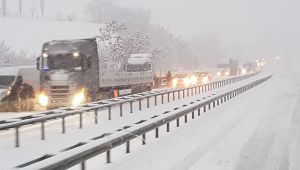 Karadeniz'i İstanbul'a bağlayan yol kardan kapandı