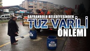 Safranbolu'da yollara buzlanmaya karşı tuz varilleri konuldu