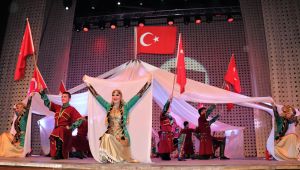 Devlet Halk Dansları Topluluğu'nun Karabük'teki gösterisine büyük ilgi