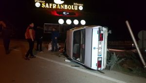 Kaldırıma çarpan otomobil takla attı: 2 yaralı