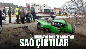 Hurdaya dönen otomobilden sağ çıktılar