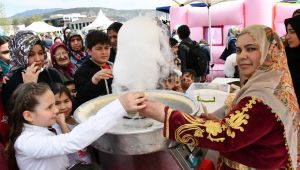 Karabük'te düzenlenen çocuk şenliğinde çocuklar doyasıya eğlendi