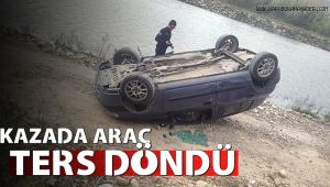 Kazada araç ters döndü