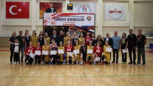 Basketbol Yıldızlar Türkiye Şampiyonları kupalarını aldı
