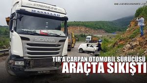 TIR'a çarpan otomobil sürücüsü araçta sıkıştı