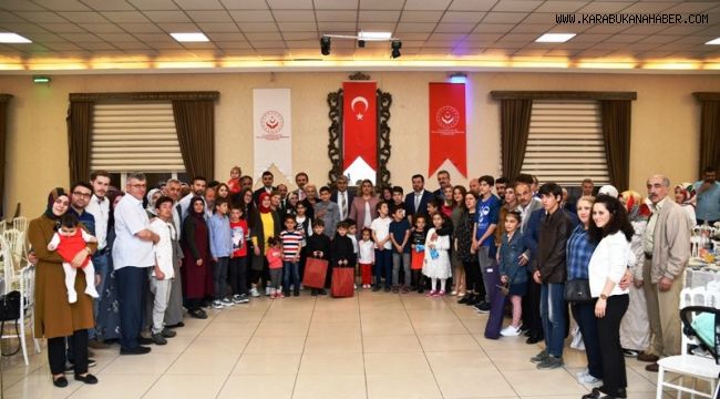 Vali Gürel, koruyucu aileler ile bir araya geldi