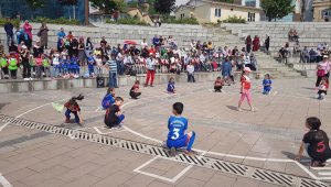 'Geleneksel Çocuk Oyunları' zeminin azizliğine uğradı